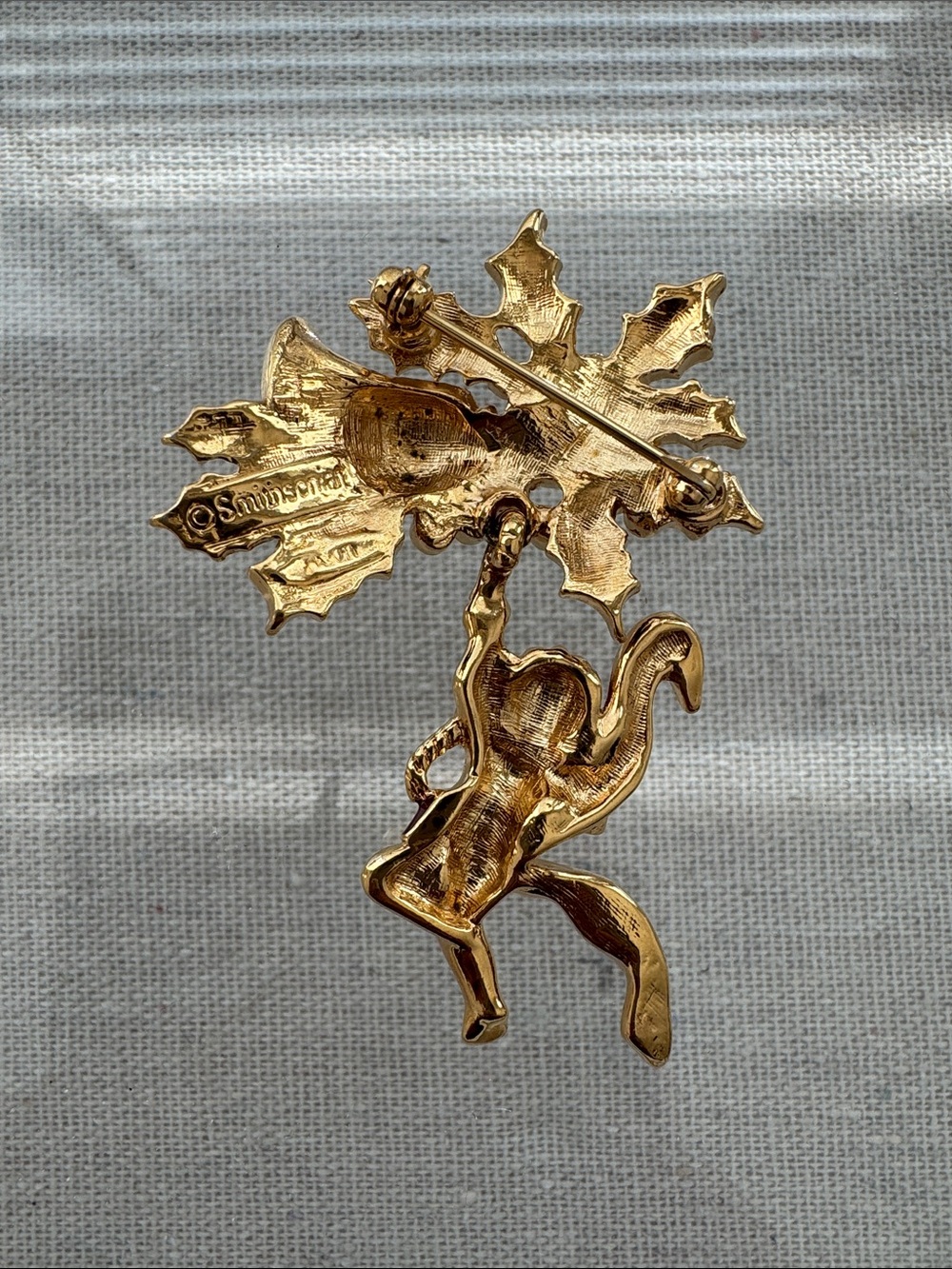Vintage Avon Smithsonian Angel Brooch - Picture 2 of 2
